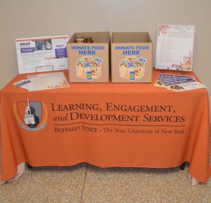 LEADS food drive and SNAP info table